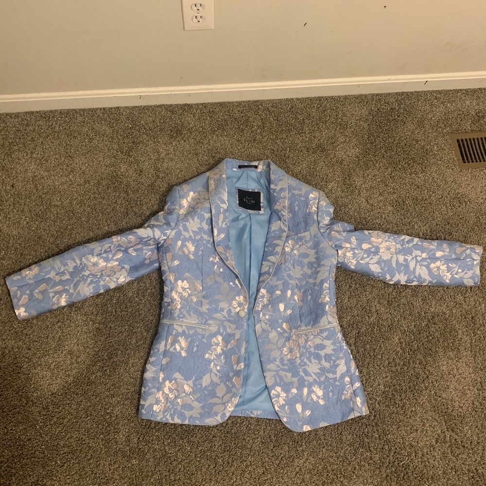 Men’s Light Blue Floral Tuxedo